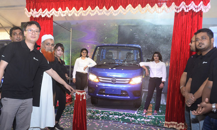 ঢাকা মোটর শোতে ফোটন কমার্শিয়াল ভেহিক্যাল