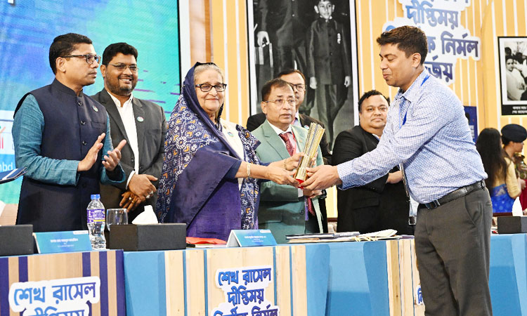 স্মার্ট বাংলাদেশ পুরস্কার ২০২৩ পেল 'স্বাধীন ইন্টারনেট' এর উদ্যোক্তা মোবারক হোসেন স্মার্ট বাংলাদেশ পুরস্কার ২০২৩ পেল 'স্বাধীন ইন্টারনেট' এর উদ্যোক্তা মোবারক হোসেন