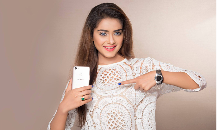 কর্মক্ষেত্রে স্মার্টফোন ব্যবহার কমাতে পারে মানসিক চাপ: গবেষণা